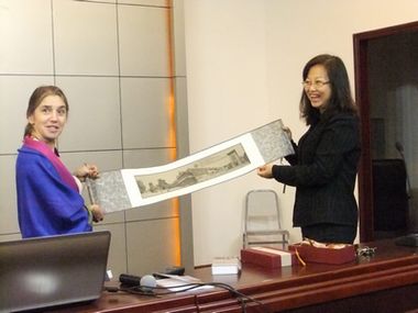 匈牙利佩奇大学Marianne Nikolov教授来色播
讲学