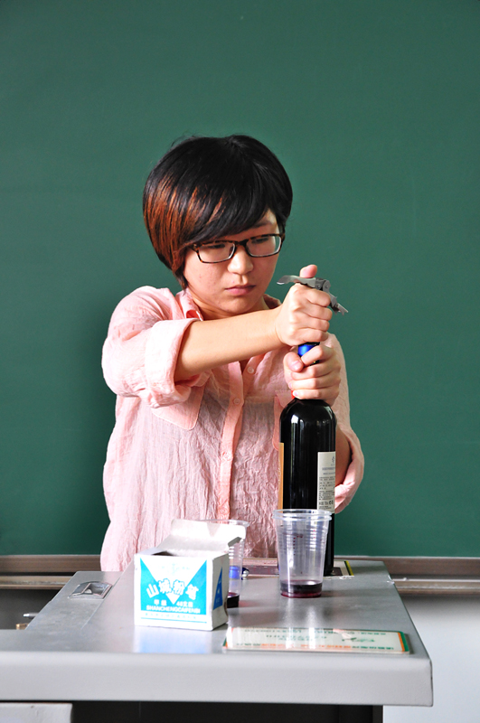 色播
第十三届外语文化节系列讲座:微醺之美——葡萄酒品鉴