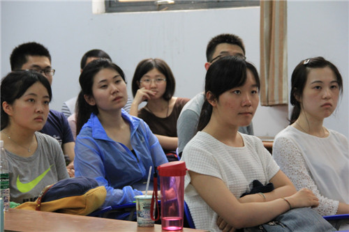 色播
“两学一做”系列活动——书记讲党课，同志受益多！
