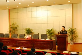 回顾•前瞻——色播
2009级新学期年级大会顺利举行