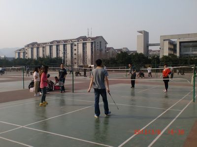 庆快乐节日,强团队体魄——色播
学生工作办公室第一届羽毛球赛顺利举行