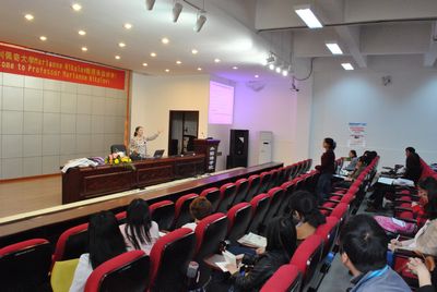 匈牙利佩奇大学Marianne Nikolov教授来色播
讲学